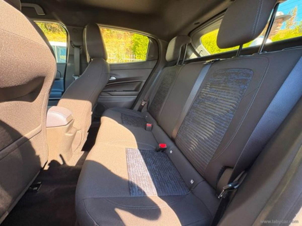 Alfa Romeo Junior 1.2 ibrida 145cv edct6 (5)