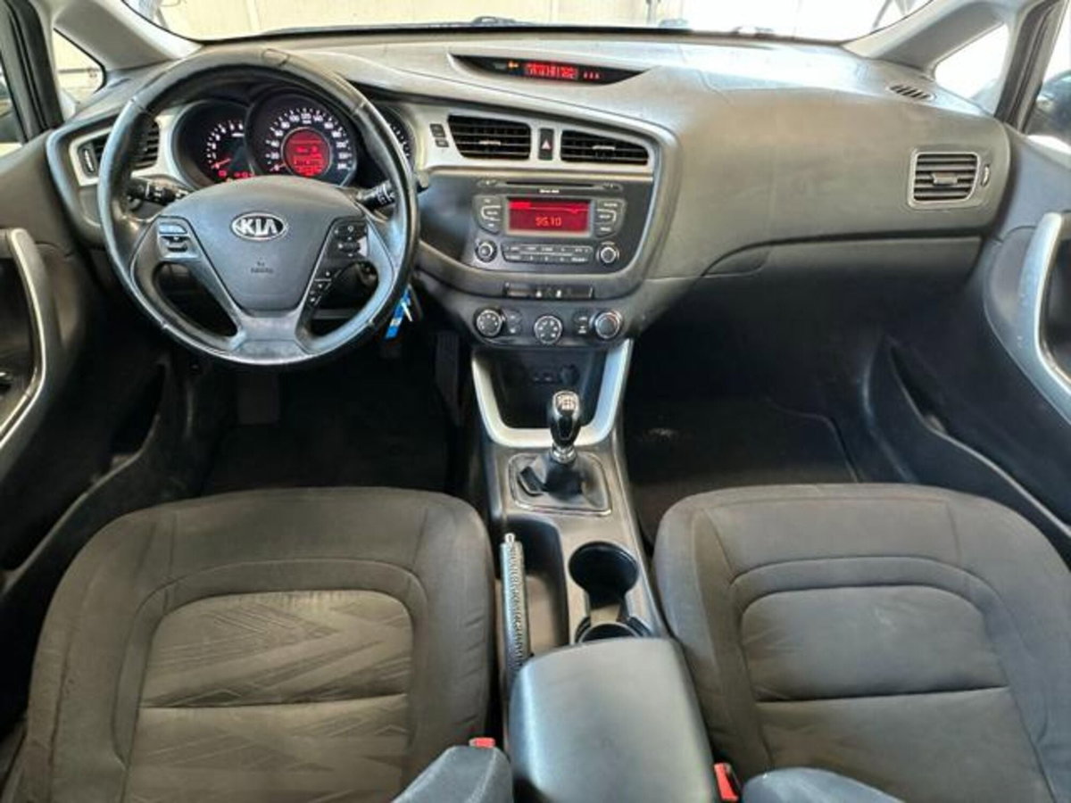 Kia cee'd 1.4 CRDi 5 porte Active (15)