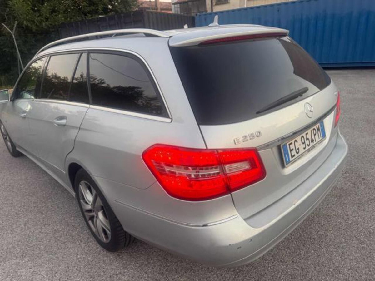 Mercedes-Benz Classe E Station Wagon 250 CDI BlueEFF. 4M. Avantg.AMG (16)