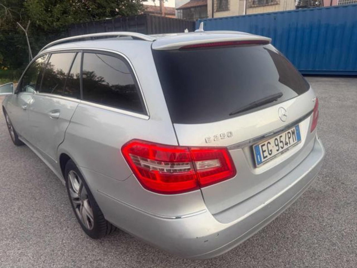 Mercedes-Benz Classe E Station Wagon 250 CDI BlueEFF. 4M. Avantg.AMG (12)