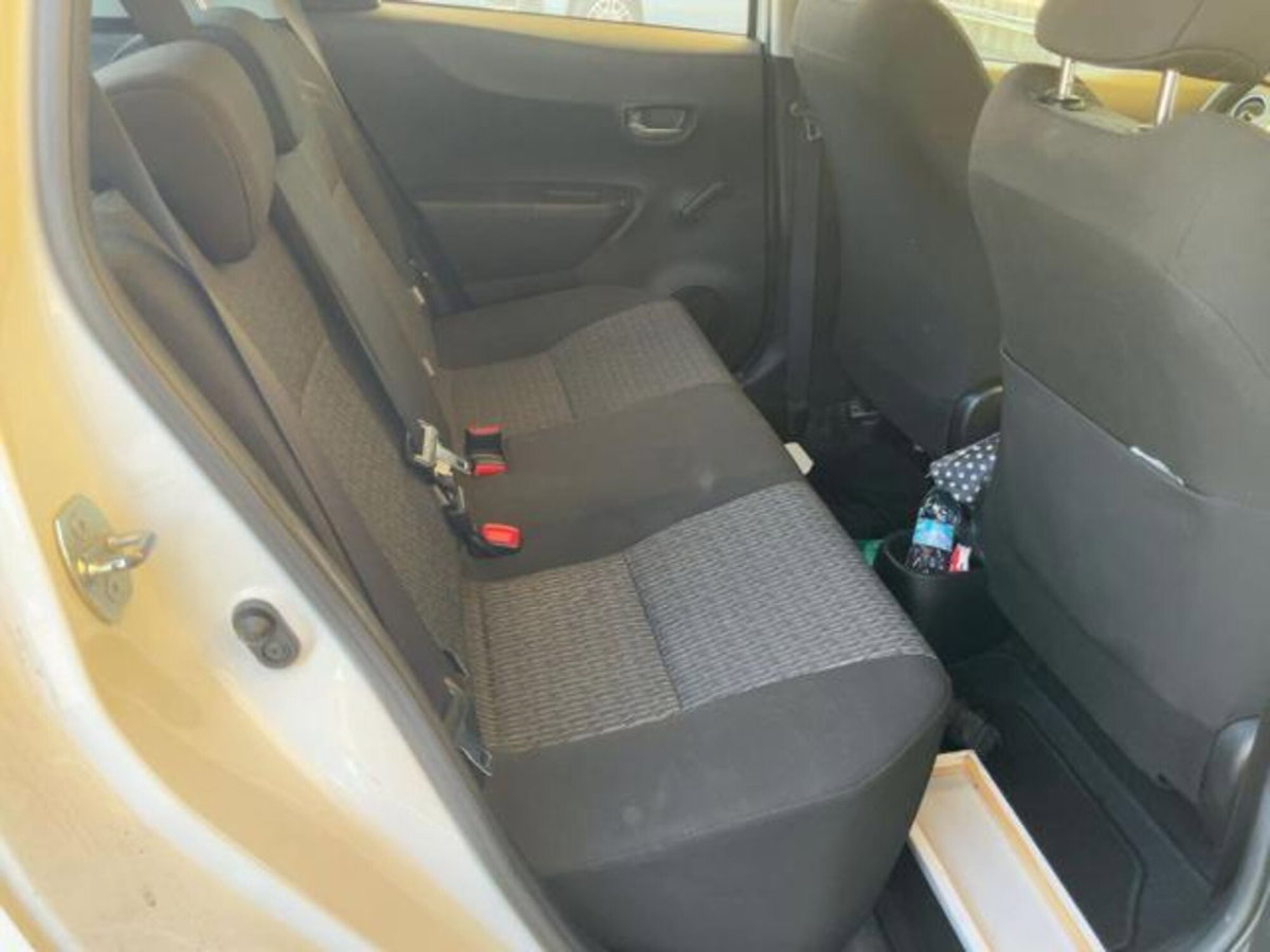 Toyota Yaris 1.0 5 porte Active (16)