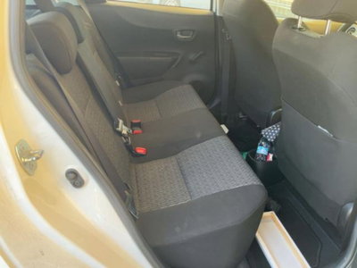 Toyota Yaris 1.0 5 porte Active (16)