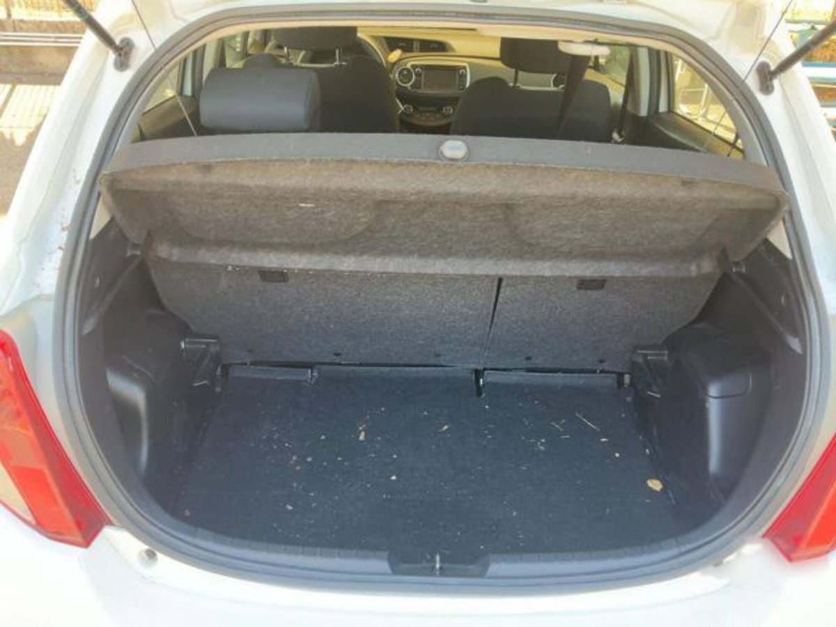 Toyota Yaris 1.0 5 porte Active (17)