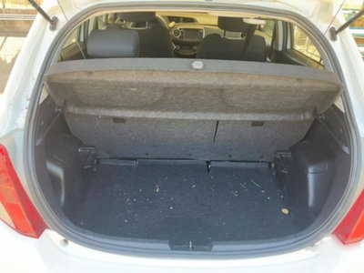 Toyota Yaris 1.0 5 porte Active (17)