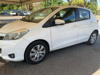 Toyota Yaris 1.0 5 porte Active (2)