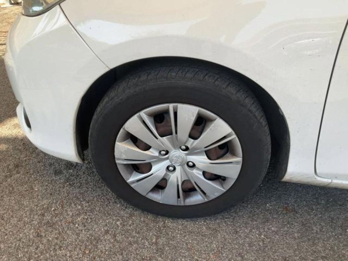Toyota Yaris 1.0 5 porte Active (4)