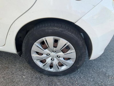 Toyota Yaris 1.0 5 porte Active (5)