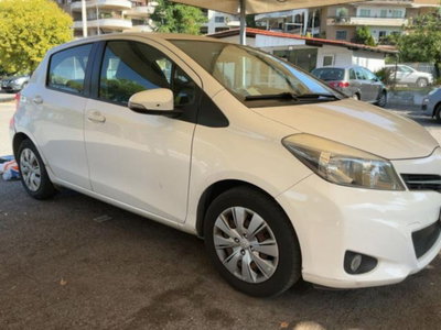 Toyota Yaris 1.0 5 porte Active (6)