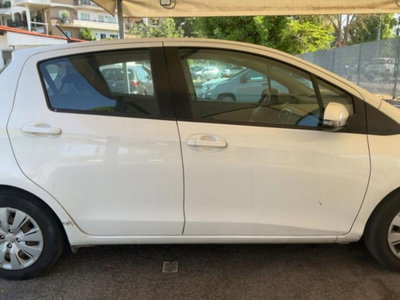 Toyota Yaris 1.0 5 porte Active (7)