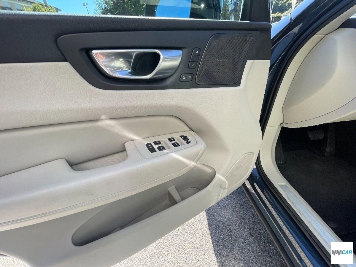 Volvo XC60 T6 Recharge AWD Plug-in Hybrid aut. Plus Dark (11)