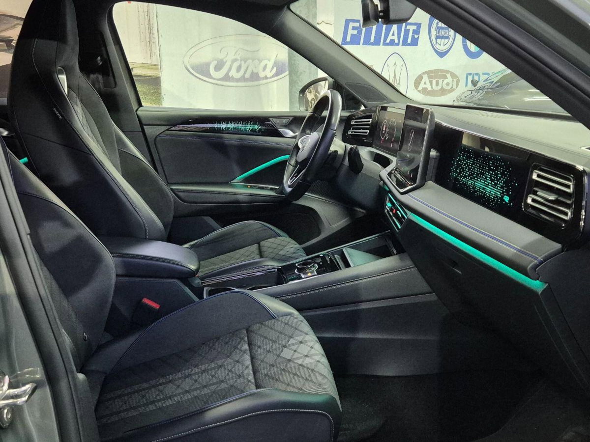 Volkswagen Tiguan 2.0 tdi R-Line 150cv dsg (10)