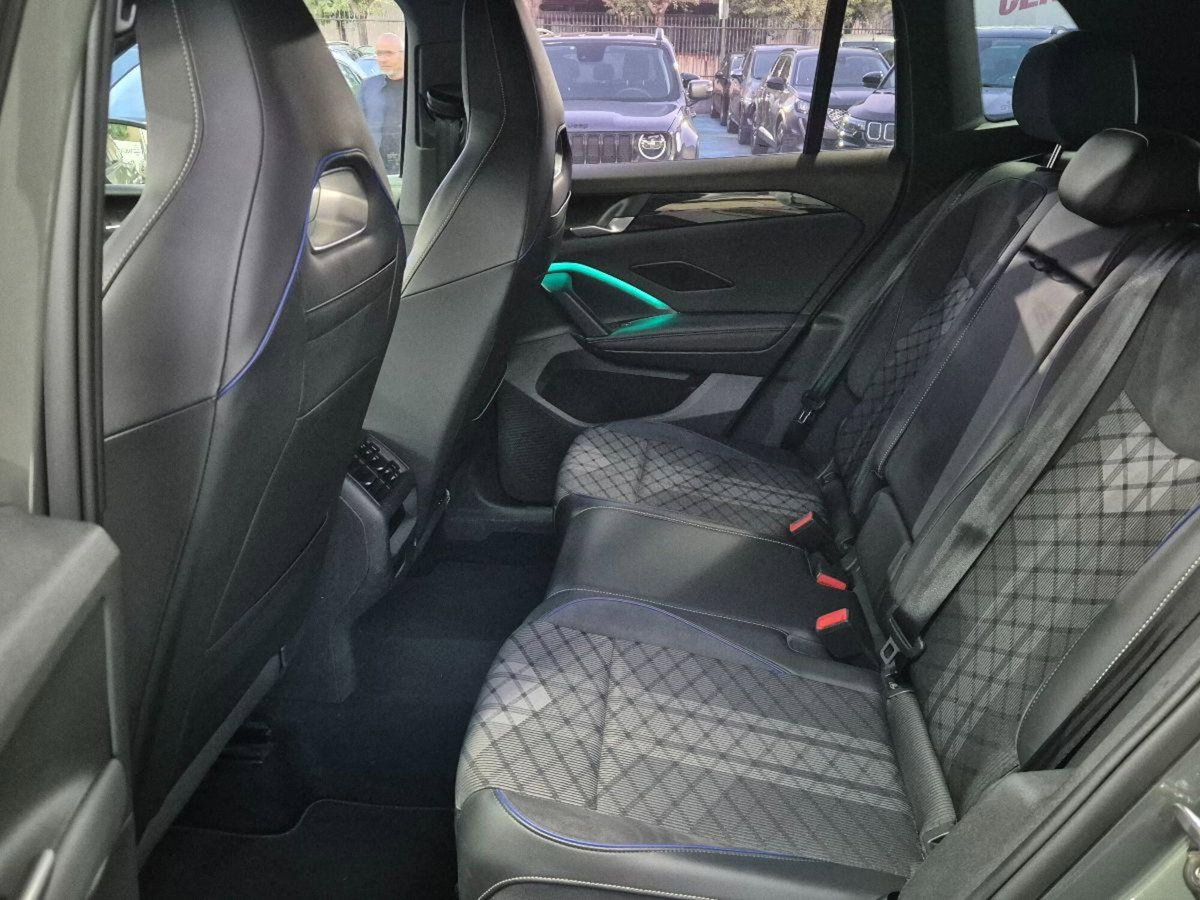 Volkswagen Tiguan 2.0 tdi R-Line 150cv dsg (17)