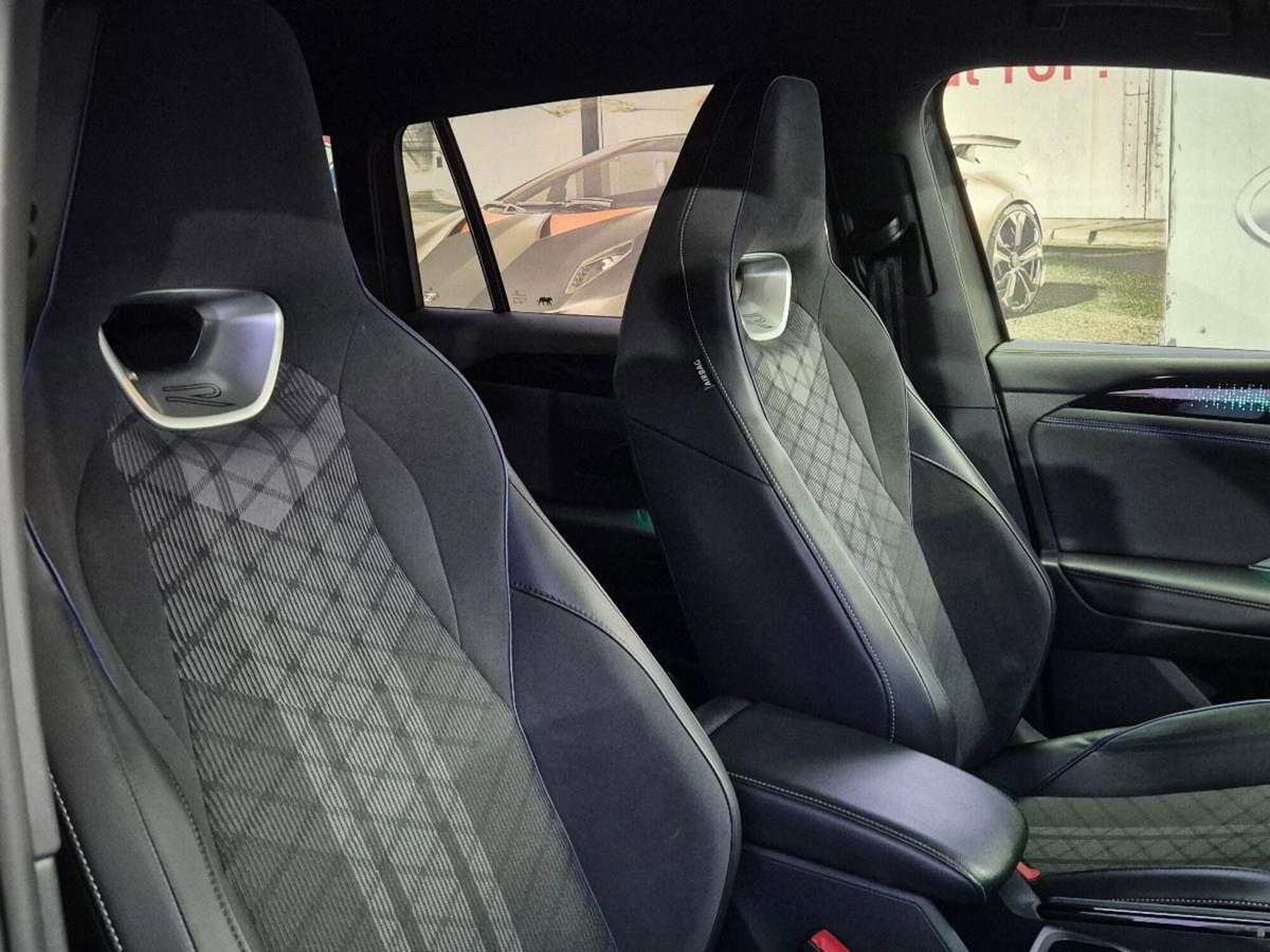Volkswagen Tiguan 2.0 tdi R-Line 150cv dsg (19)