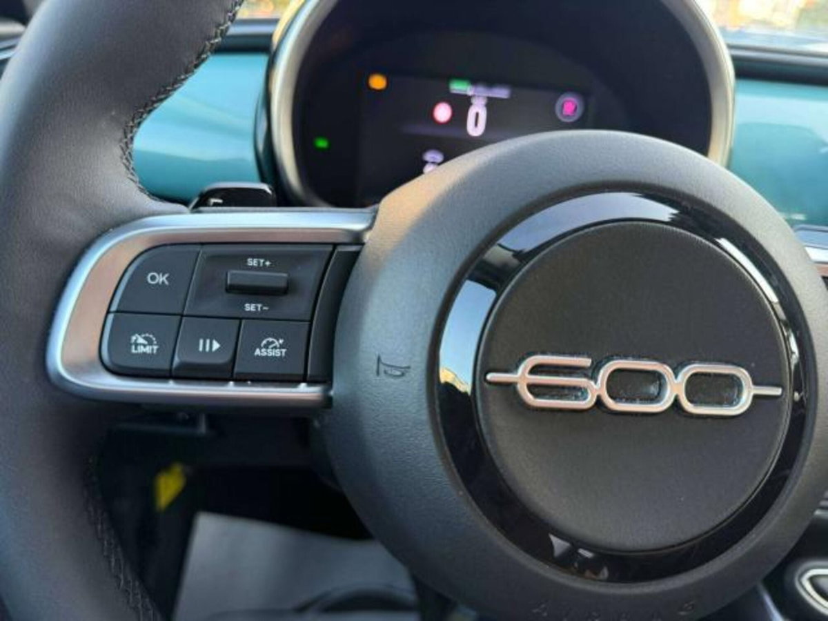 Fiat 600 1.2 hybrid 145cv auto (9)