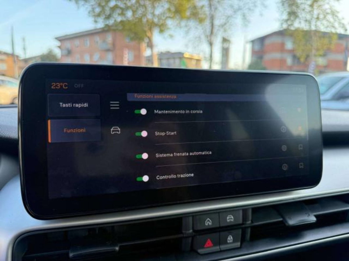 Jeep Avenger 1.2 turbo e-hybrid mhev Summit fwd 110cv edct6 (11)