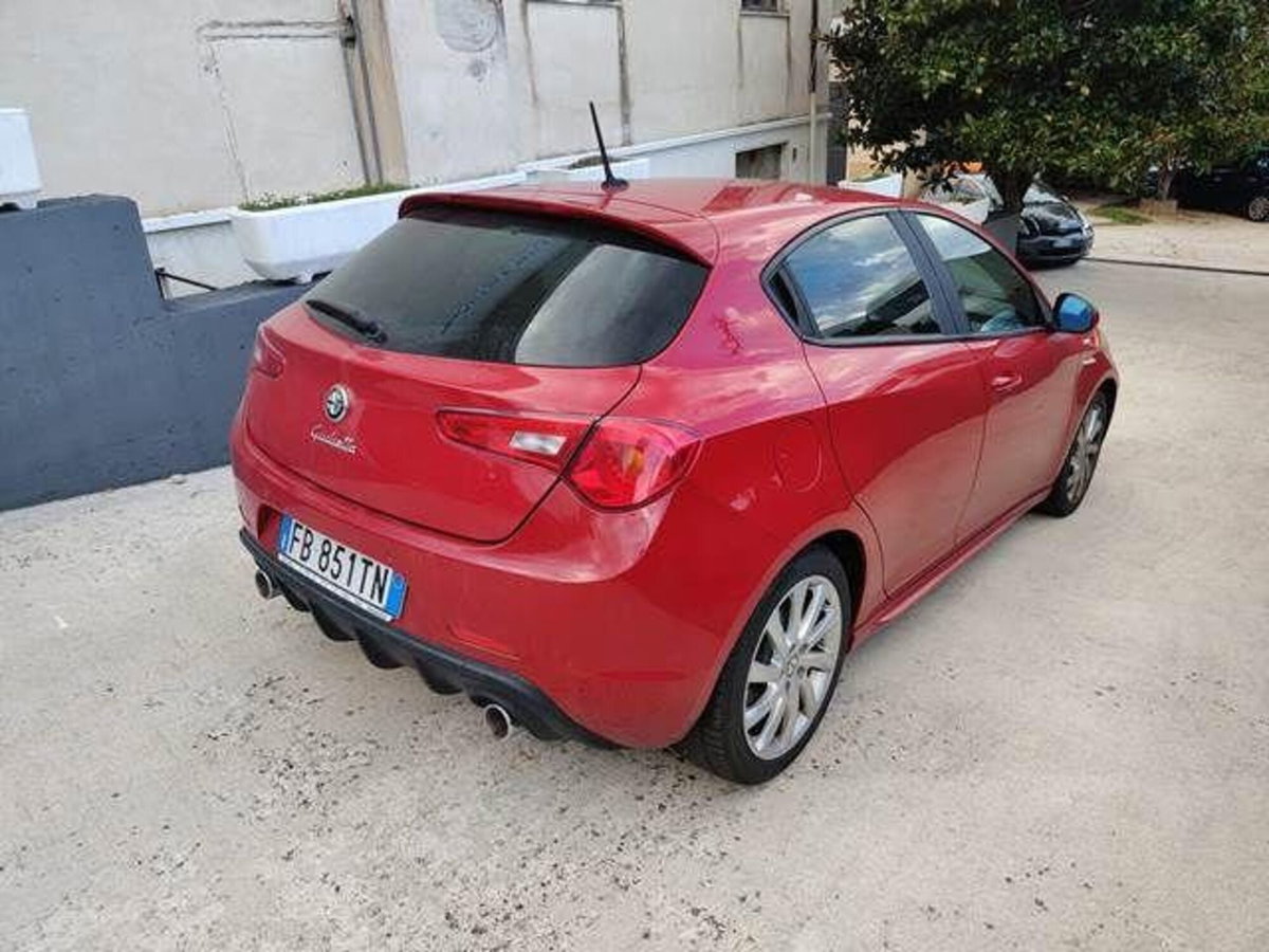 Alfa Romeo Giulietta 2.0 JTDm Giulietta 150cv (2)
