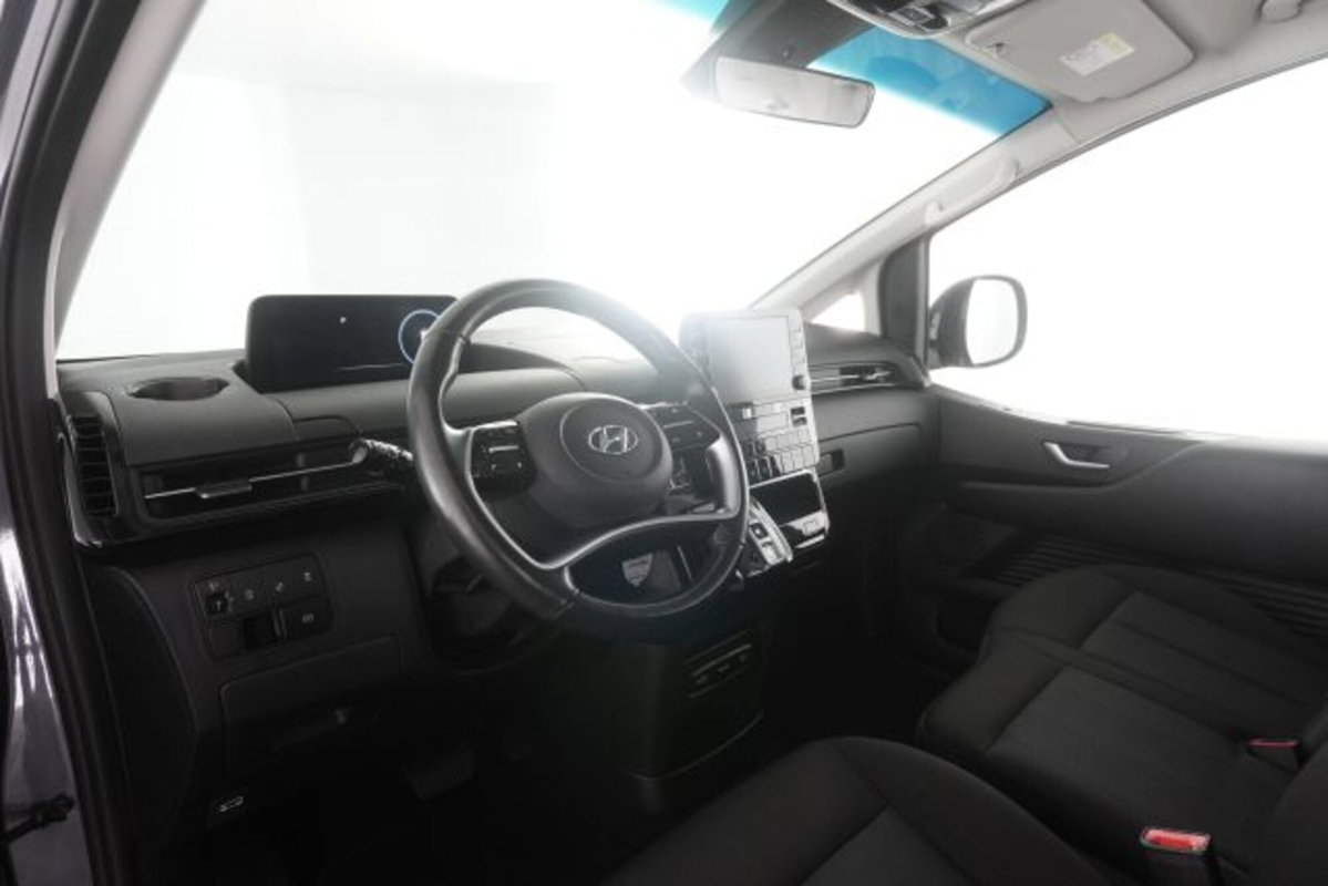 Hyundai Staria 2.2 2wd auto (9)