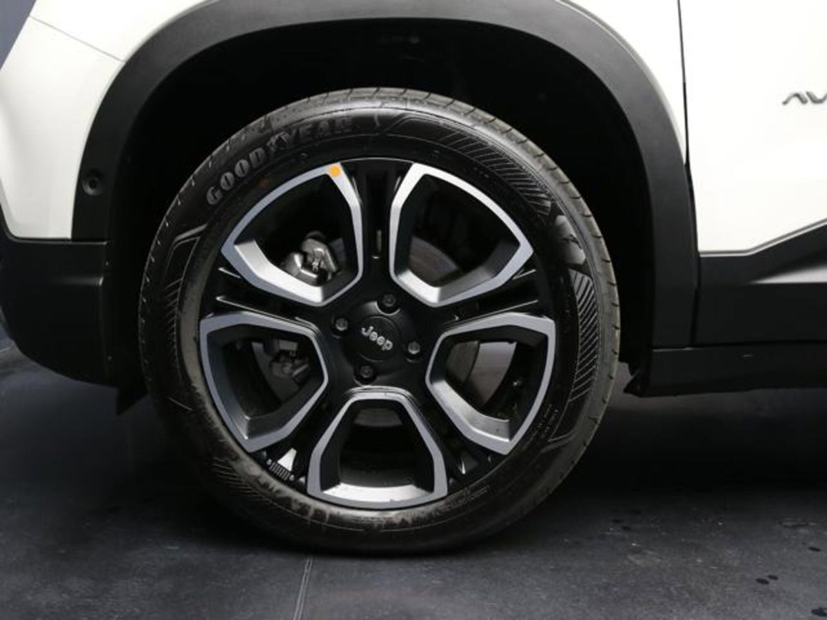 Jeep Avenger 1.2 turbo e-hybrid mhev Summit fwd 110cv edct6 (5)