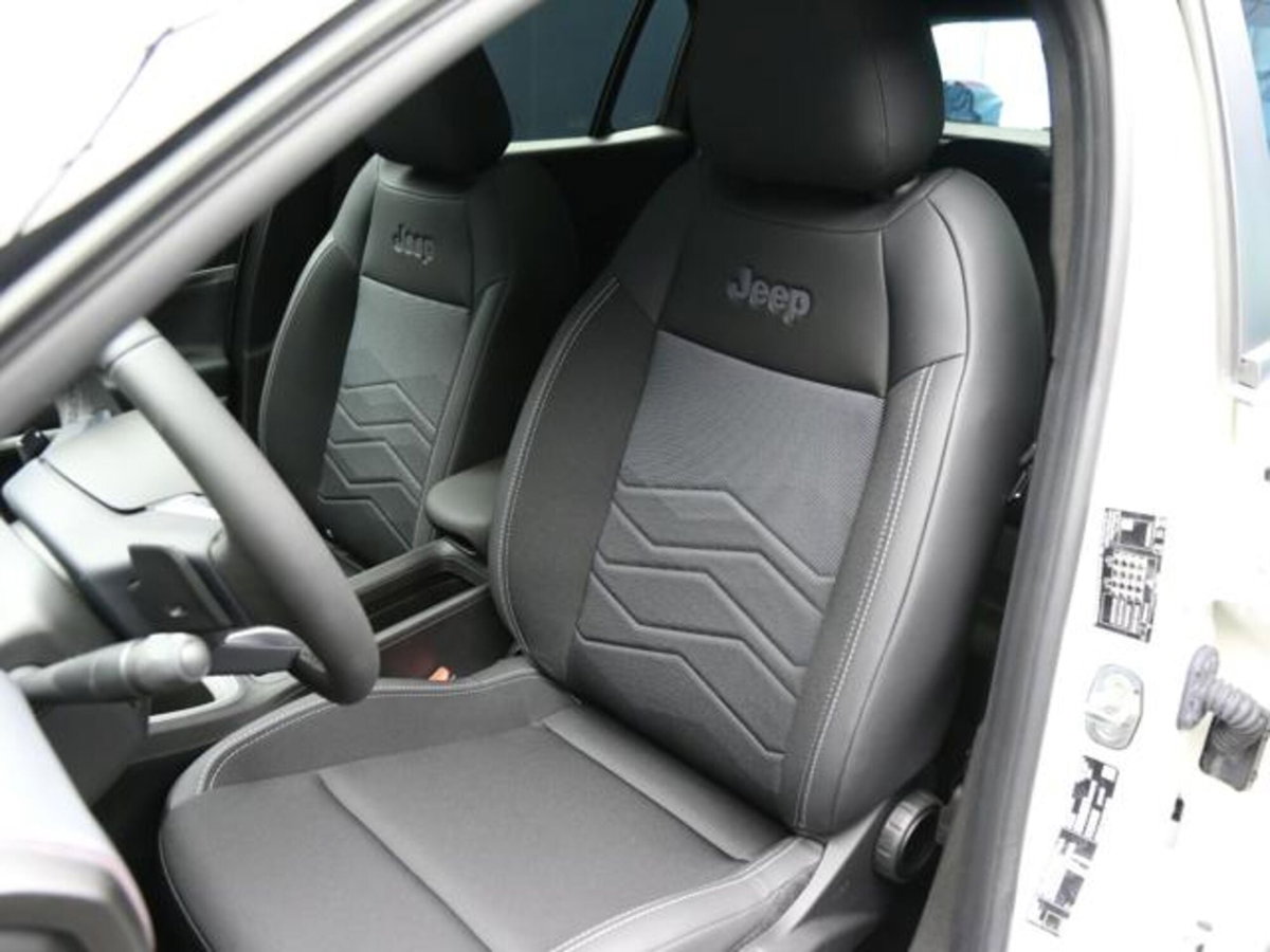 Jeep Avenger 1.2 turbo e-hybrid mhev Summit fwd 110cv edct6 (9)