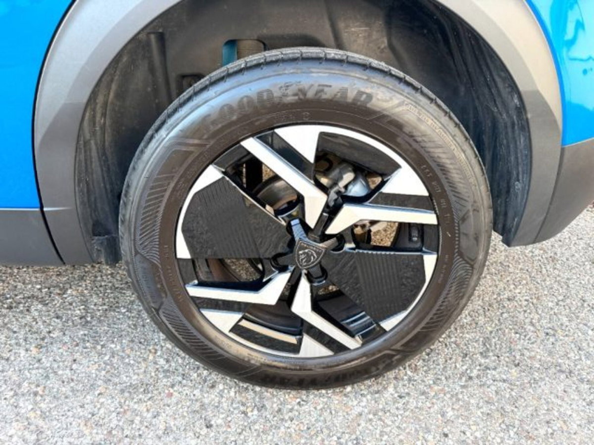 Peugeot 2008 PureTech 100 S&S Allure (8)