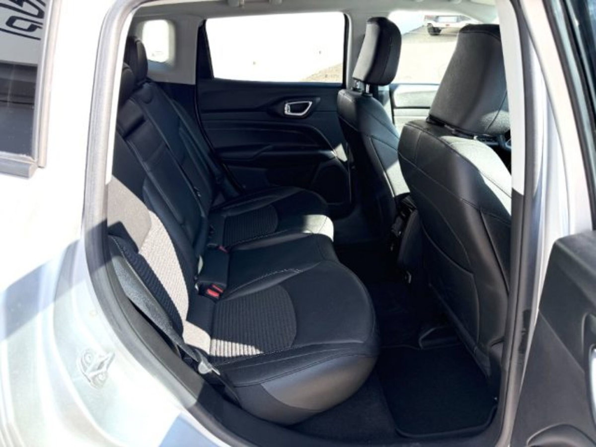 Jeep Compass 1.3 T4 190CV PHEV AT6 4xe Limited (13)