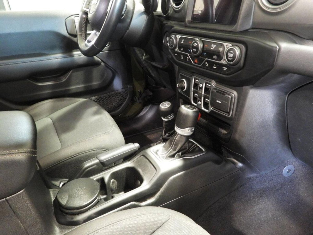 Jeep Wrangler Unlimited 2.0 Turbo Sahara (6)