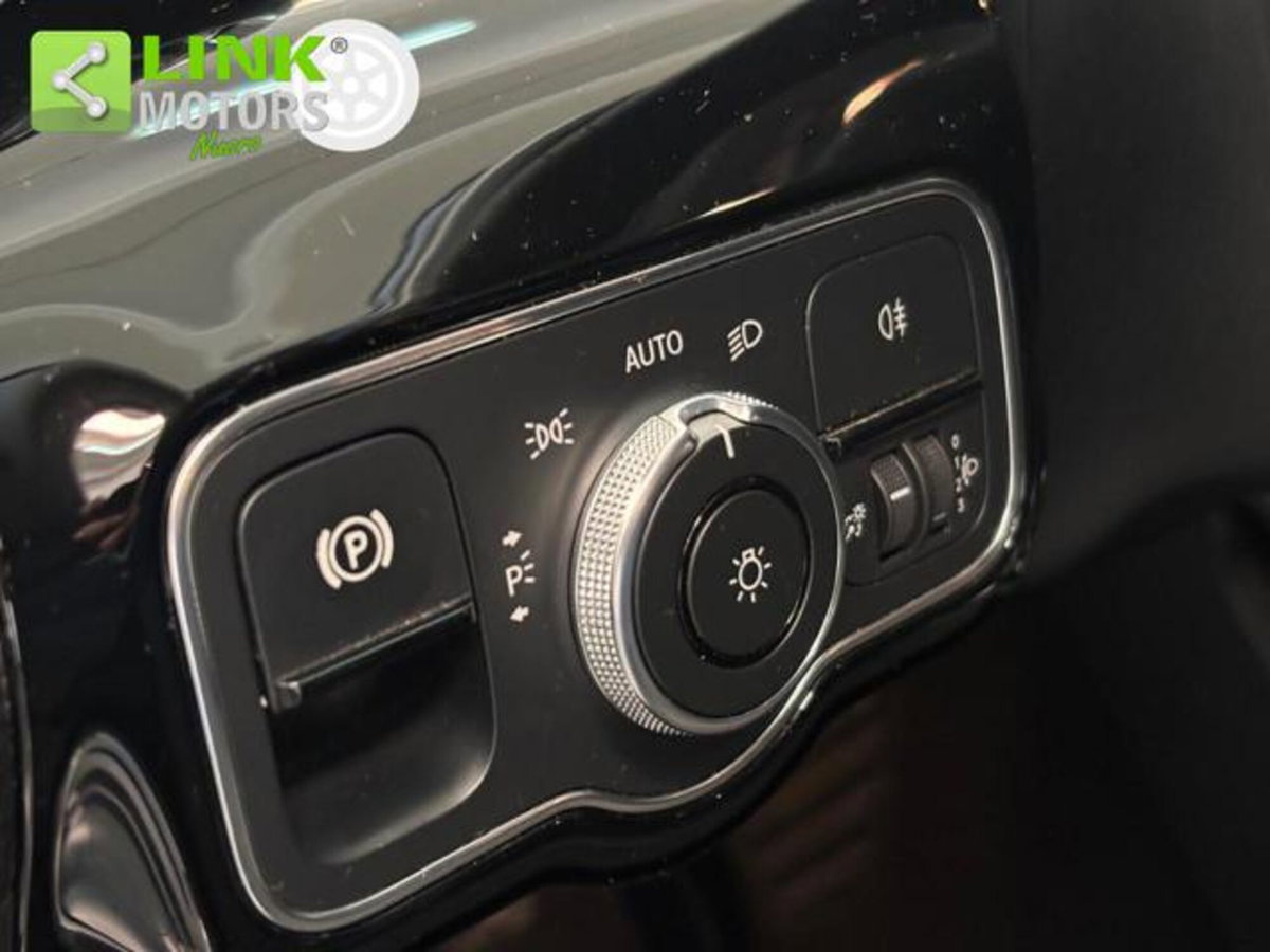 Mercedes-Benz Classe A Sedan 180 d 4p. Premium (11)