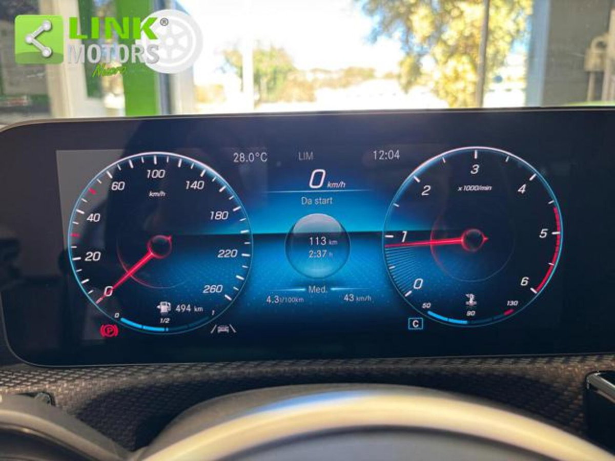 Mercedes-Benz Classe A Sedan 180 d 4p. Premium (12)