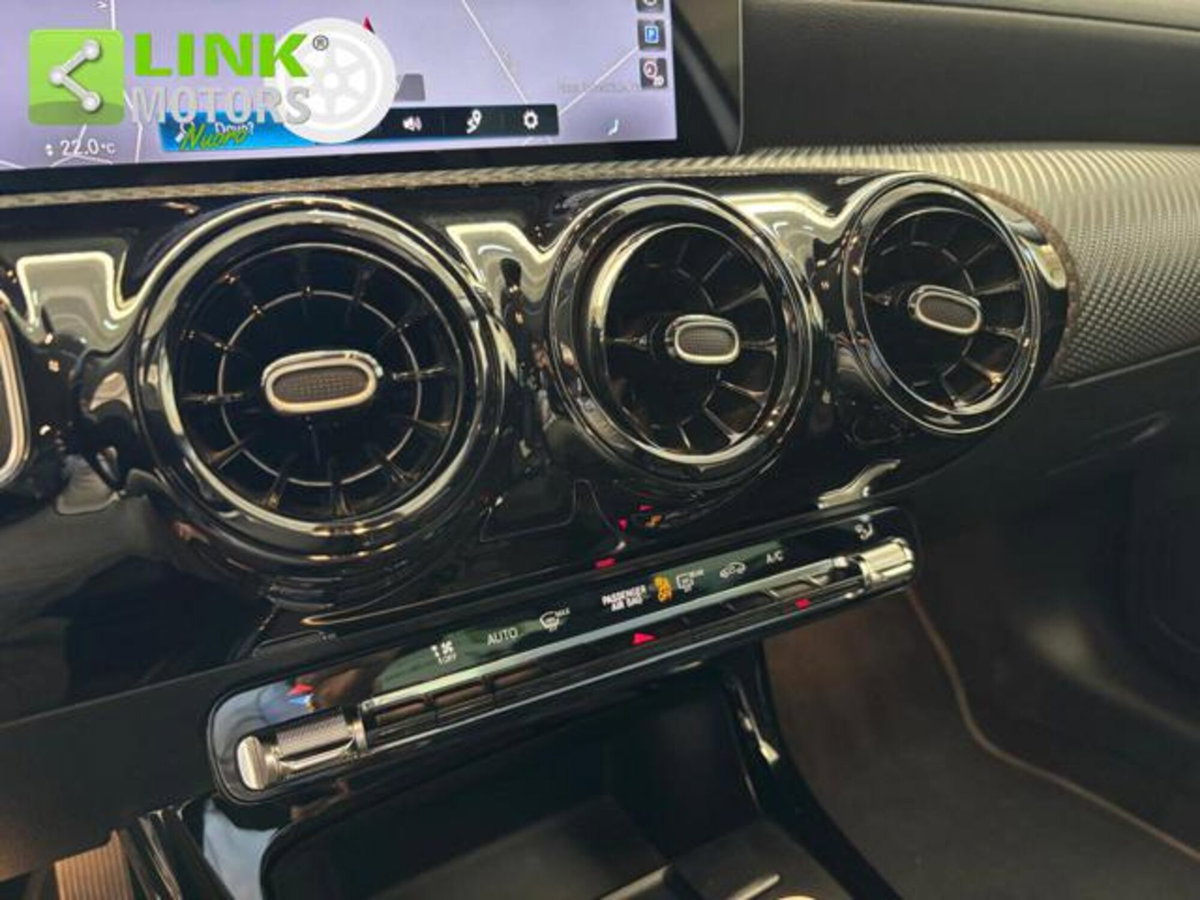 Mercedes-Benz Classe A Sedan 180 d 4p. Premium (16)