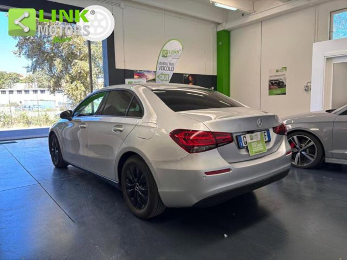 Mercedes-Benz Classe A Sedan 180 d 4p. Premium (3)