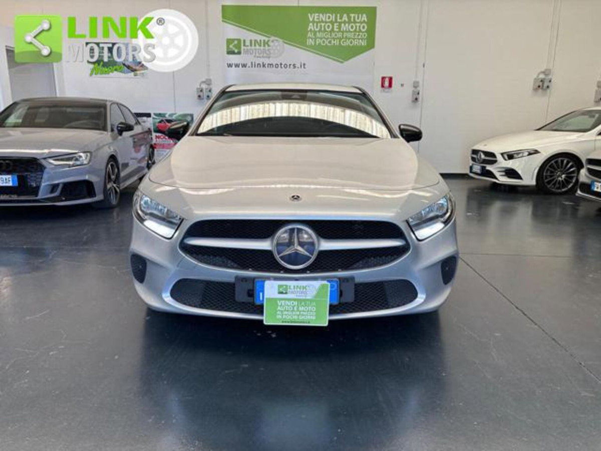 Mercedes-Benz Classe A Sedan 180 d 4p. Premium (7)