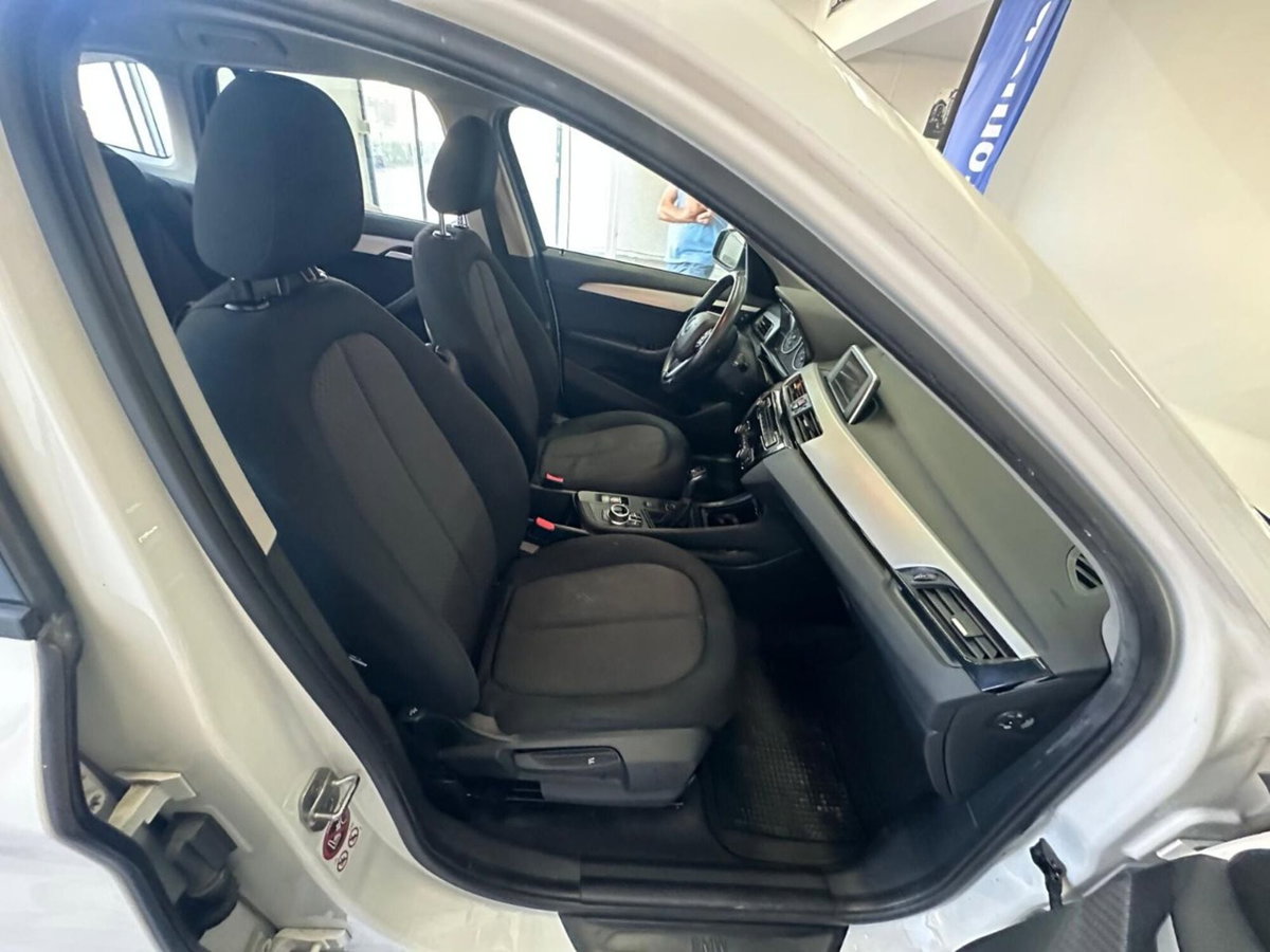 BMW X1 sDrive18d Business (10)