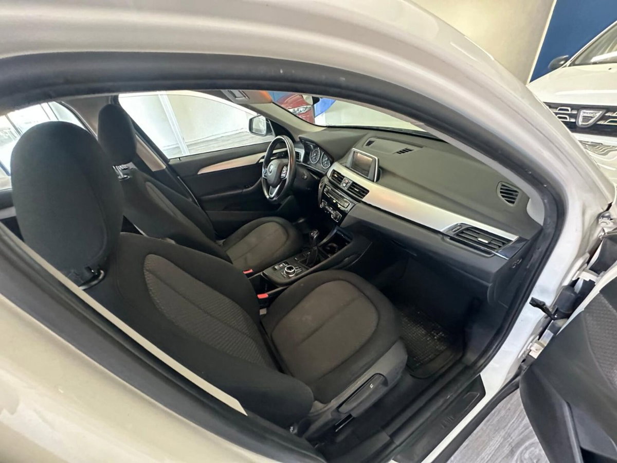 BMW X1 sDrive18d Business (11)