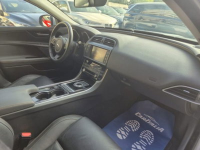 Jaguar XE 2.0 D Turbo 180CV aut. Portfolio (10)