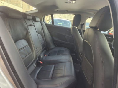 Jaguar XE 2.0 D Turbo 180CV aut. Portfolio (11)