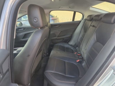 Jaguar XE 2.0 D Turbo 180CV aut. Portfolio (12)