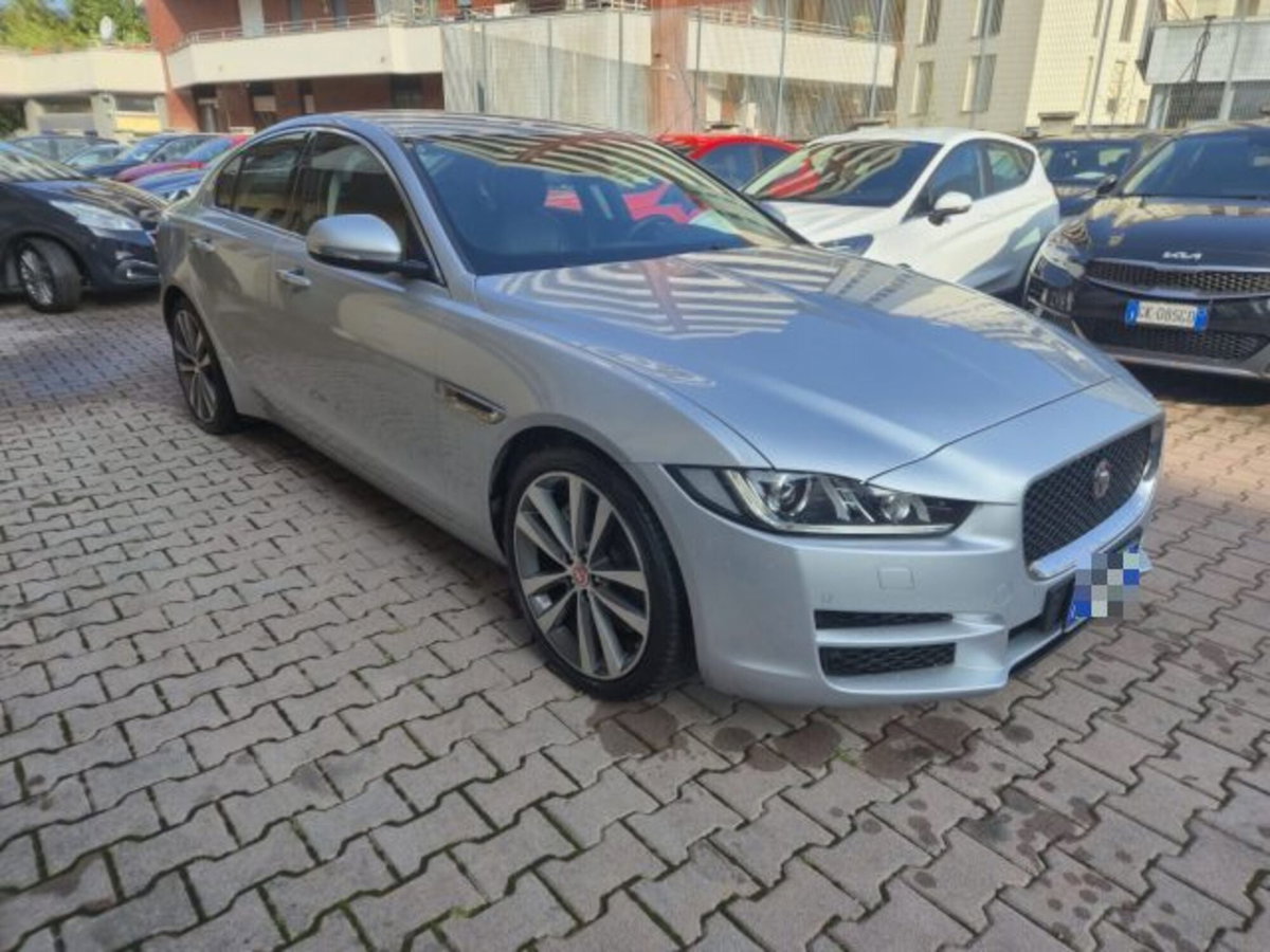 Jaguar XE 2.0 D Turbo 180CV aut. Portfolio (3)