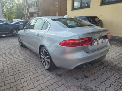 Jaguar XE 2.0 D Turbo 180CV aut. Portfolio (4)