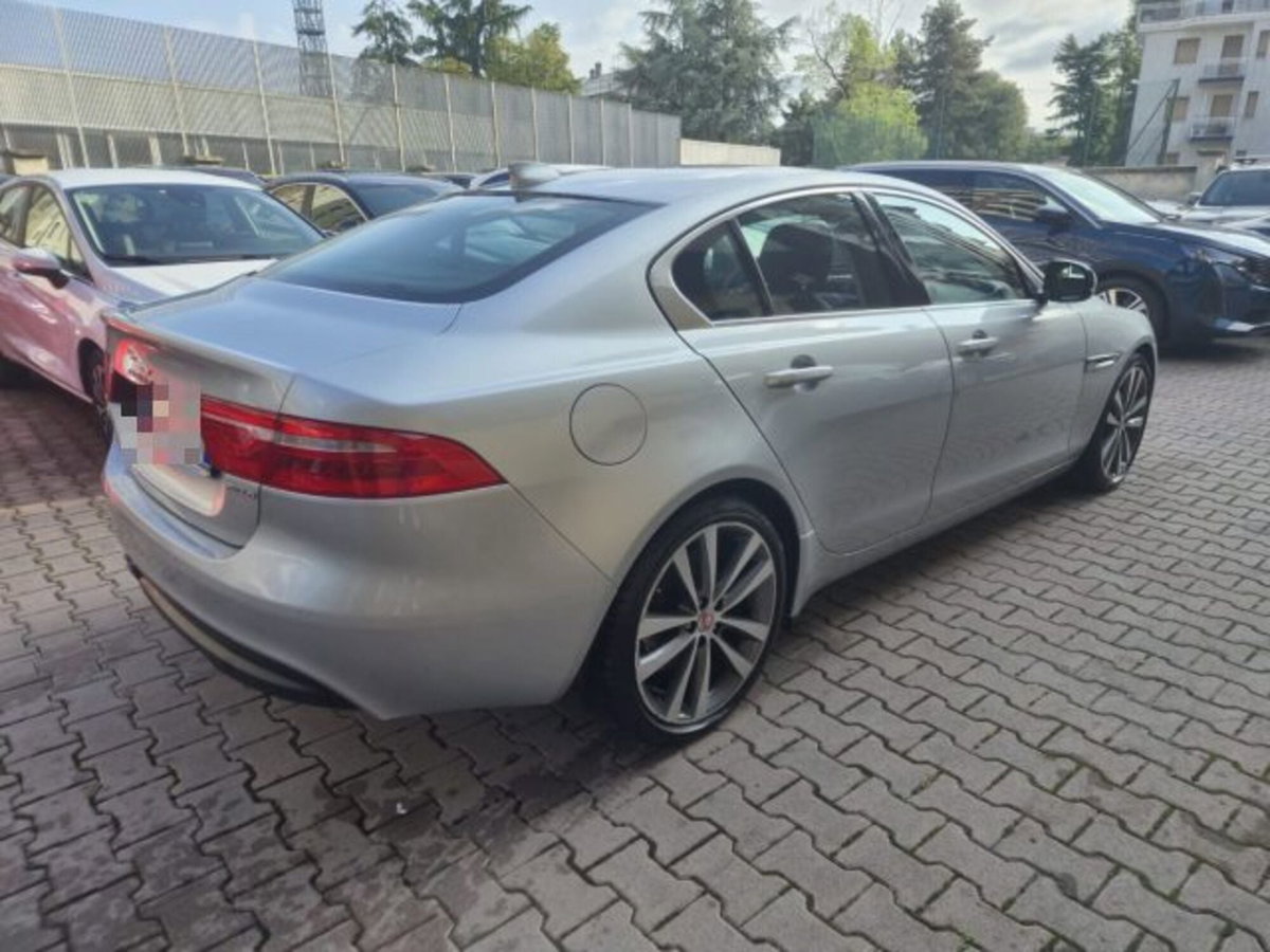 Jaguar XE 2.0 D Turbo 180CV aut. Portfolio (6)