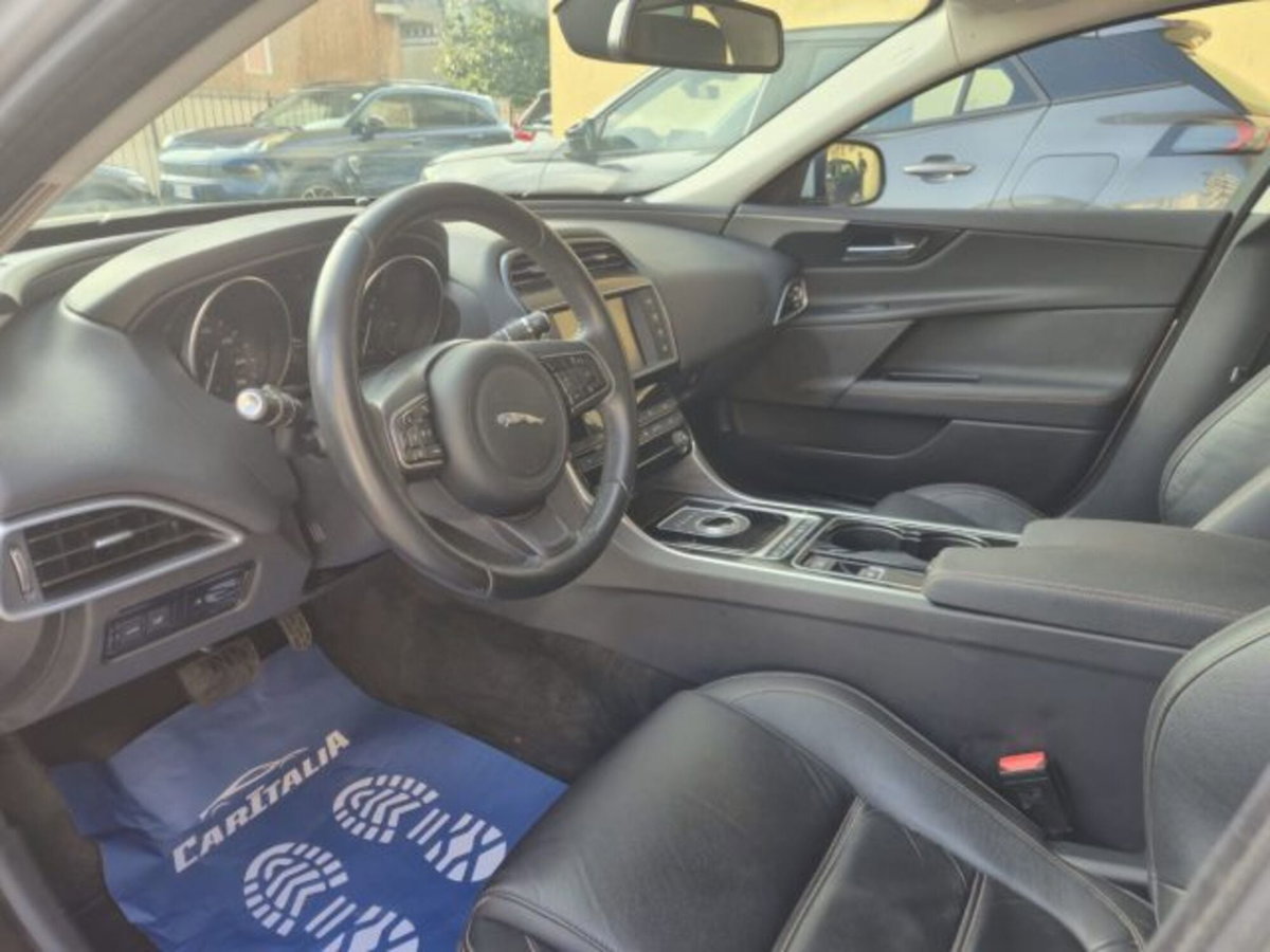 Jaguar XE 2.0 D Turbo 180CV aut. Portfolio (7)