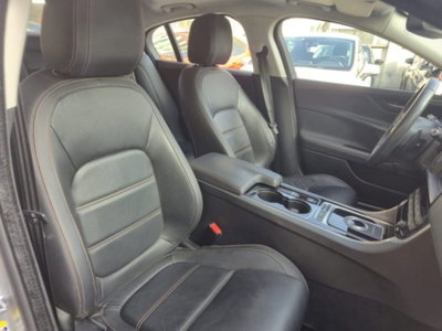 Jaguar XE 2.0 D Turbo 180CV aut. Portfolio (9)