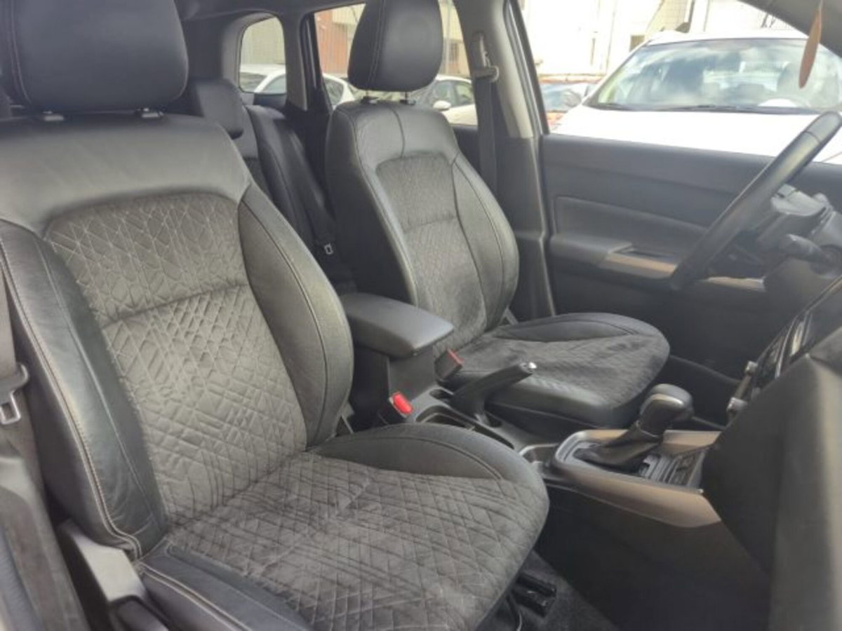 Suzuki Vitara 1.4 Hybrid Starview (9)