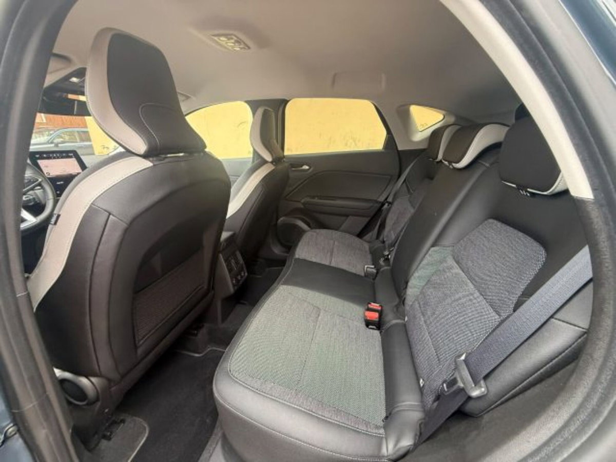 Renault Captur Plug-in Hybrid E-Tech 160 CV Techno (11)