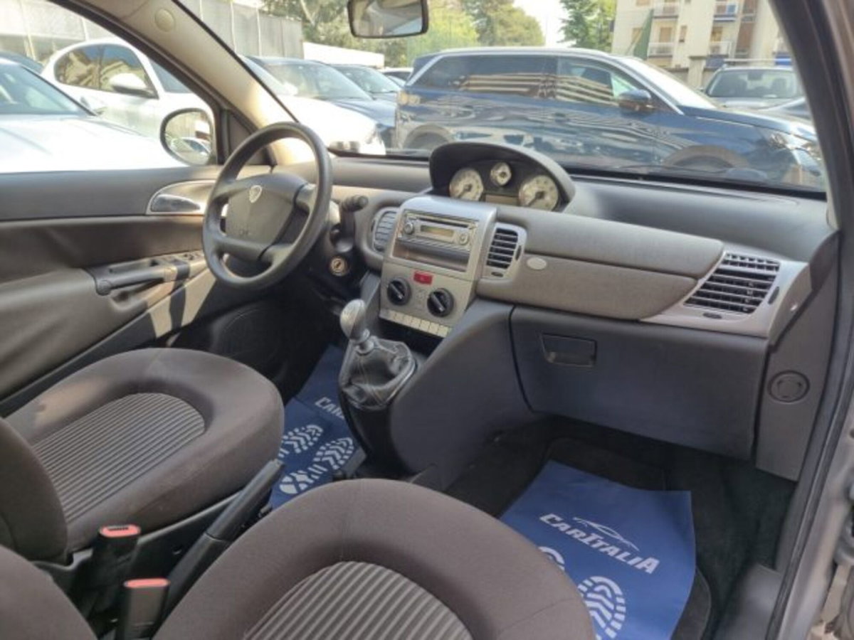 Lancia Ypsilon 1.2 New Oro (10)