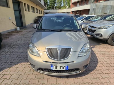Lancia Ypsilon 1.2 New Oro (2)