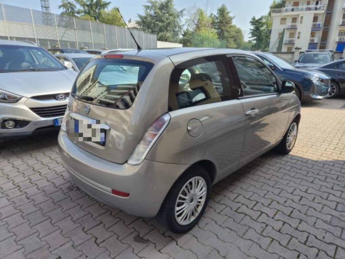 Lancia Ypsilon 1.2 New Oro (4)