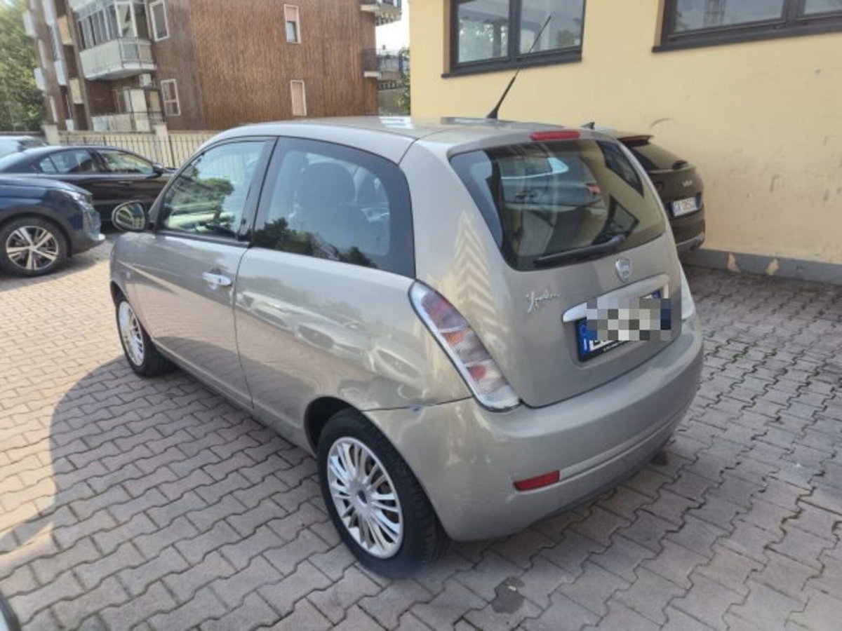 Lancia Ypsilon 1.2 New Oro (6)