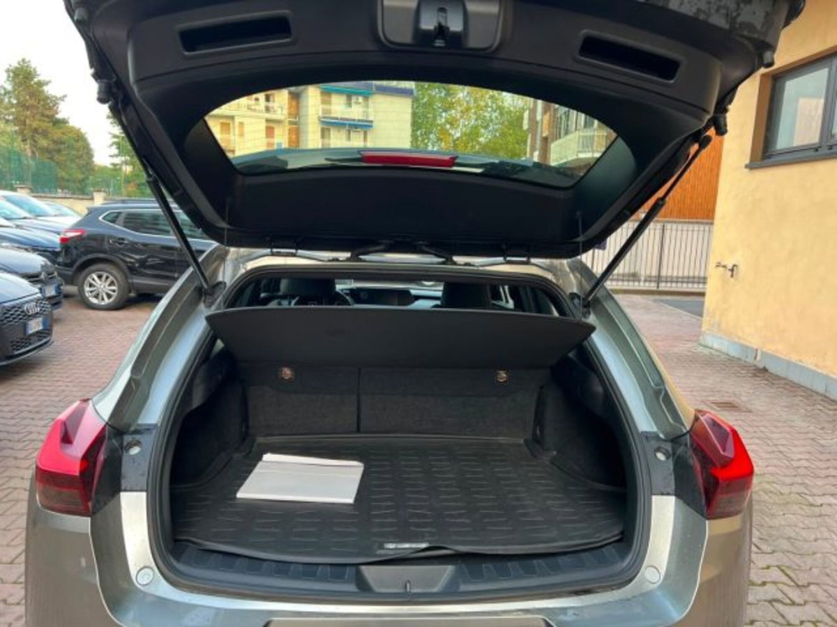 Lexus UX Hybrid Business (14)