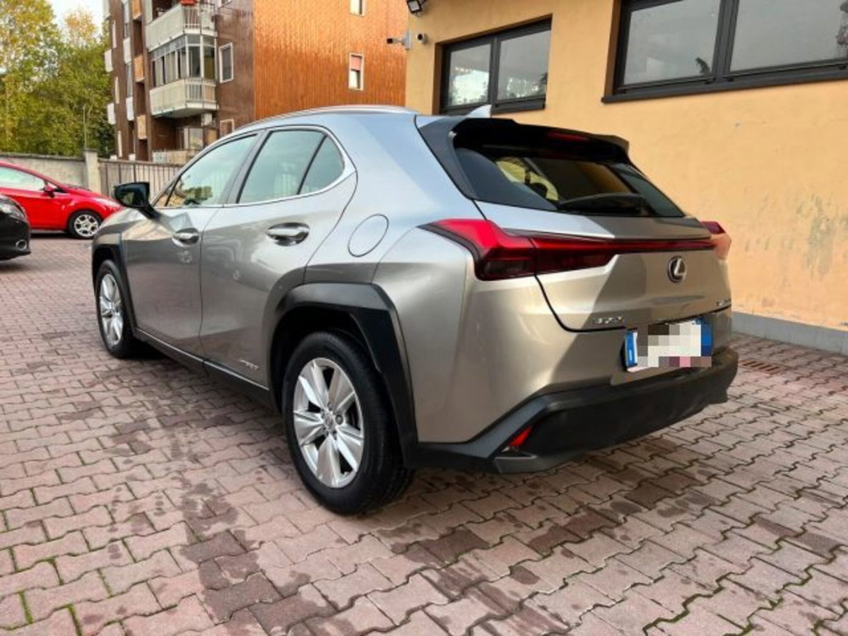 Lexus UX Hybrid Business (4)