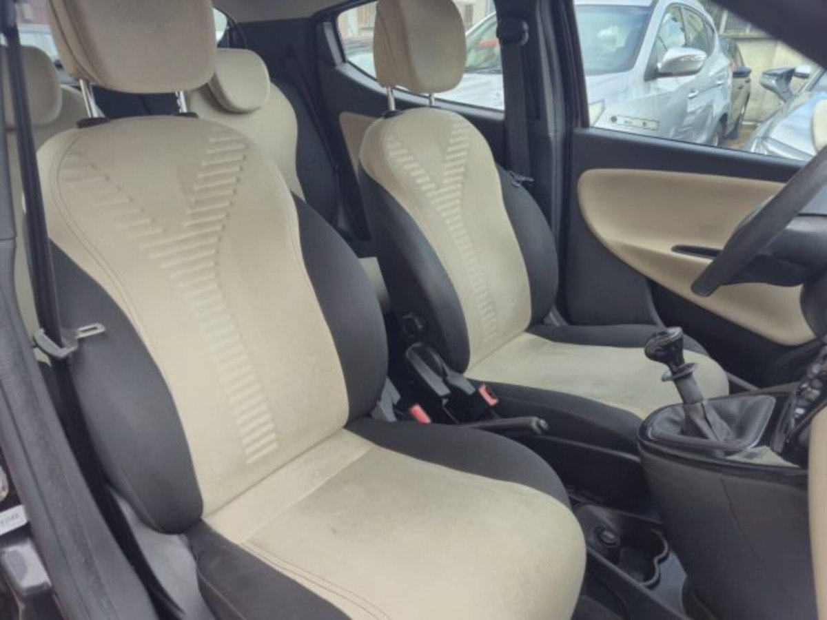 Lancia Ypsilon 0.9 TwinAir 85 CV 5 porte Metano Ecochic Gold (10)